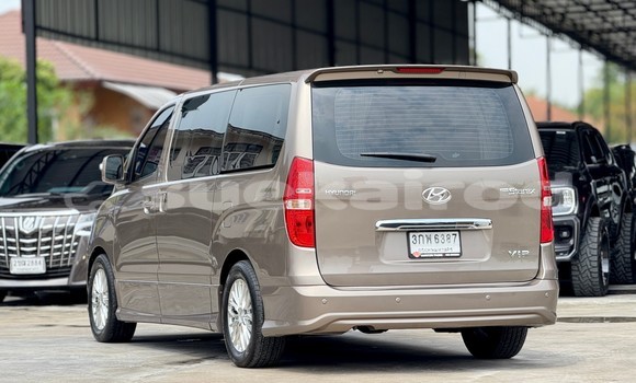 Buy Used Hyundai Grand Starex Brown Car in Nonthaburi in Nonthaburi Buy Used Hyundai Grand Starex Brown Car in Nonthaburi in Nonthaburi