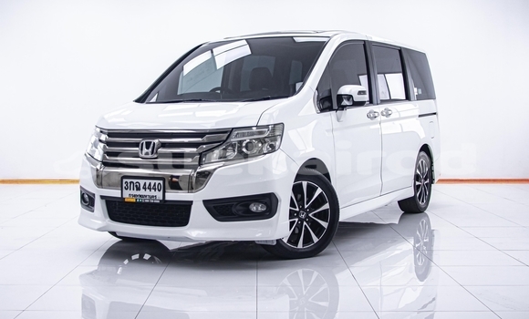 Buy Used Honda Stepwgn White Car in Nonthaburi in Nonthaburi