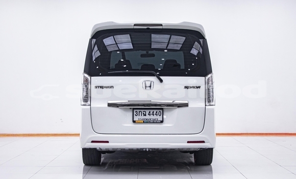 Buy Used Honda Stepwgn White Car in Nonthaburi in Nonthaburi Buy Used Honda Stepwgn White Car in Nonthaburi in Nonthaburi