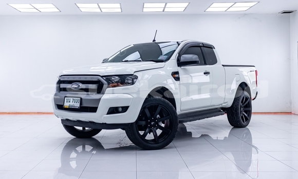 ซื้อ รถมือสอง Ford Ranger ขาว รถยนต์ ใน %{เมือง} ใน นนทบุรี