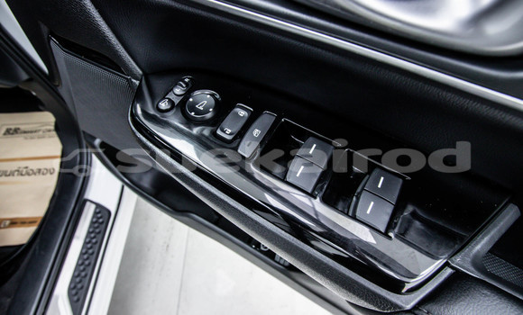 Buy Used Honda CR-V White Car in Bangkok in Bangkok Buy Used Honda CR-V White Car in Bangkok in Bangkok