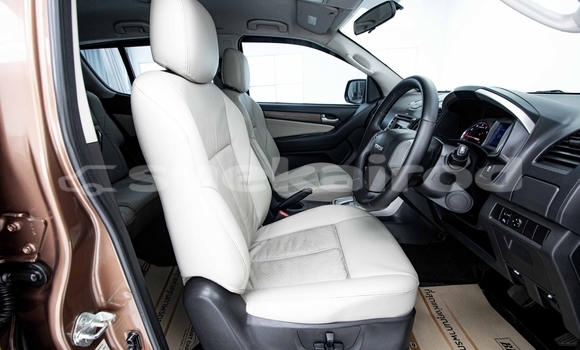 Buy Used Isuzu MU-X Brown Car in Nonthaburi in Nonthaburi Buy Used Isuzu MU-X Brown Car in Nonthaburi in Nonthaburi