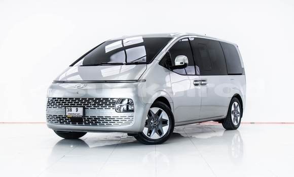 Buy Used Hyundai Starex (H-1) Silver Car in Nonthaburi in Nonthaburi