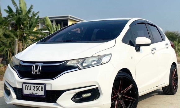 ซื้อ รถมือสอง Honda Jazz ขาว รถยนต์ ใน %{เมือง} ใน นนทบุรี