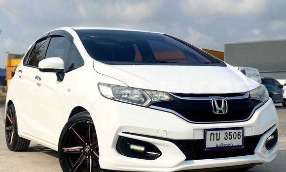 Buy Used Honda Jazz White Car in Nonthaburi in Nonthaburi Buy Used Honda Jazz White Car in Nonthaburi in Nonthaburi