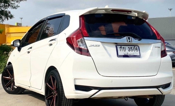 Buy Used Honda Jazz White Car in Nonthaburi in Nonthaburi Buy Used Honda Jazz White Car in Nonthaburi in Nonthaburi