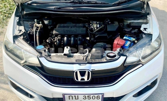Buy Used Honda Jazz White Car in Nonthaburi in Nonthaburi Buy Used Honda Jazz White Car in Nonthaburi in Nonthaburi