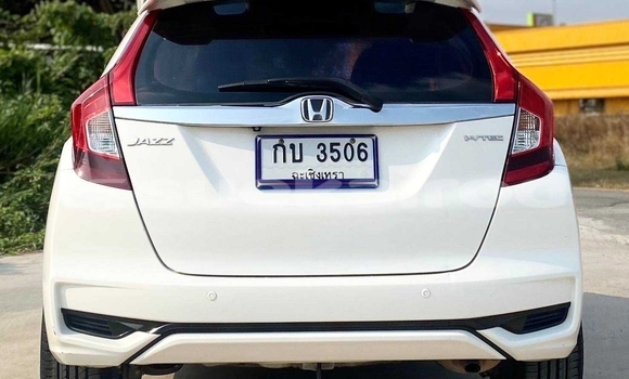 Buy Used Honda Jazz White Car in Nonthaburi in Nonthaburi Buy Used Honda Jazz White Car in Nonthaburi in Nonthaburi