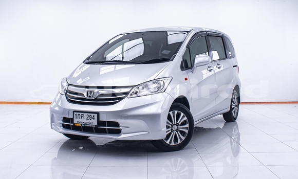 ซื้อ รถมือสอง Honda Freed อื่น ๆ รถยนต์ ใน %{เมือง} ใน นนทบุรี
