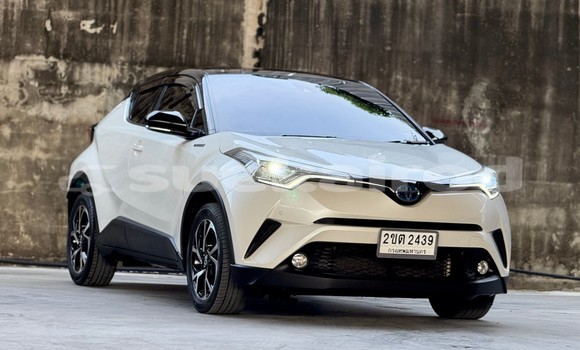 Buy Used Toyota C-HR White Car in Nonthaburi in Nonthaburi Buy Used Toyota C-HR White Car in Nonthaburi in Nonthaburi