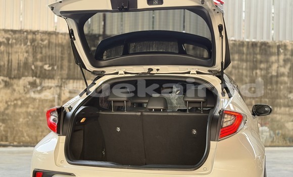 Buy Used Toyota C-HR White Car in Nonthaburi in Nonthaburi Buy Used Toyota C-HR White Car in Nonthaburi in Nonthaburi