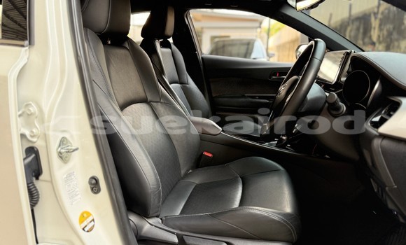 Buy Used Toyota C-HR White Car in Nonthaburi in Nonthaburi Buy Used Toyota C-HR White Car in Nonthaburi in Nonthaburi