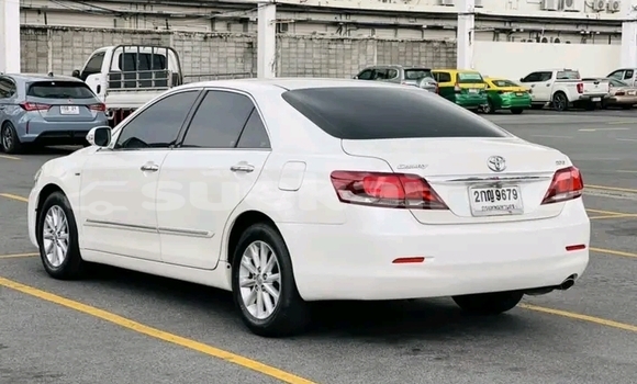 Buy Used Toyota Camry White Car in Chai Nat in Chai Nat