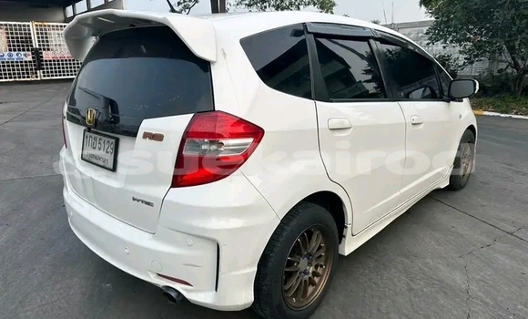 ซื้อ รถมือสอง Honda Jazz ขาว รถยนต์ ใน %{เมือง} ใน ชัยนาท