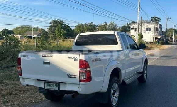 Buy Used Toyota Hiluxe VIGO White Car in Kanchanaburi in Kanchanaburi Buy Used Toyota Hiluxe VIGO White Car in Kanchanaburi in Kanchanaburi