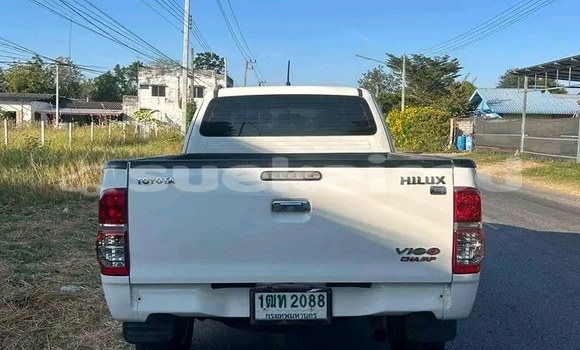 Buy Used Toyota Hiluxe VIGO White Car in Kanchanaburi in Kanchanaburi Buy Used Toyota Hiluxe VIGO White Car in Kanchanaburi in Kanchanaburi