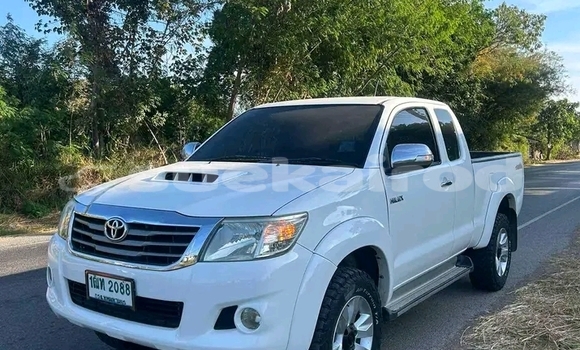 Buy Used Toyota Hiluxe VIGO White Car in Kanchanaburi in Kanchanaburi Buy Used Toyota Hiluxe VIGO White Car in Kanchanaburi in Kanchanaburi