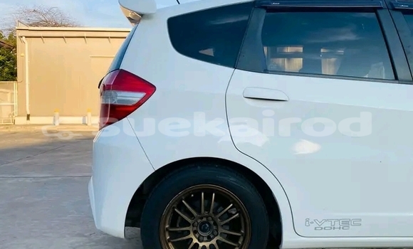 Buy Used Honda Jazz White Car in Chai Nat in Chai Nat Buy Used Honda Jazz White Car in Chai Nat in Chai Nat