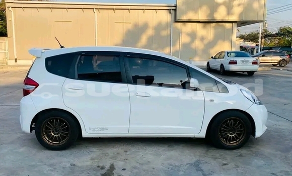 Buy Used Honda Jazz White Car in Chai Nat in Chai Nat Buy Used Honda Jazz White Car in Chai Nat in Chai Nat