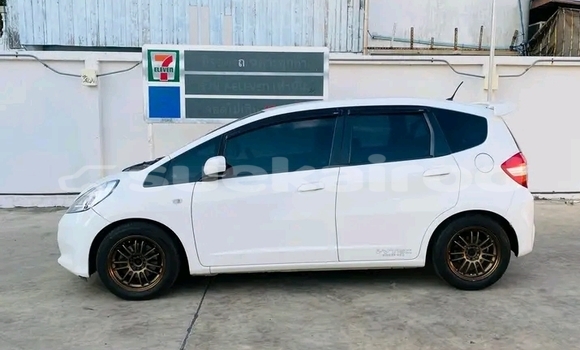 Buy Used Honda Jazz White Car in Chai Nat in Chai Nat Buy Used Honda Jazz White Car in Chai Nat in Chai Nat