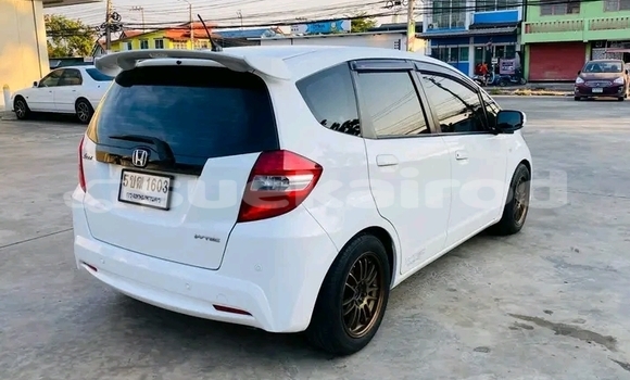 Buy Used Honda Jazz White Car in Chai Nat in Chai Nat Buy Used Honda Jazz White Car in Chai Nat in Chai Nat