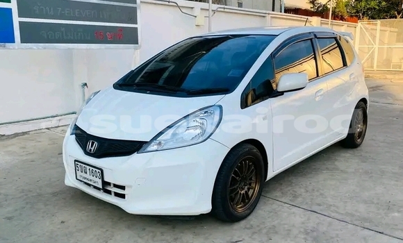 Buy Used Honda Jazz White Car in Chai Nat in Chai Nat Buy Used Honda Jazz White Car in Chai Nat in Chai Nat