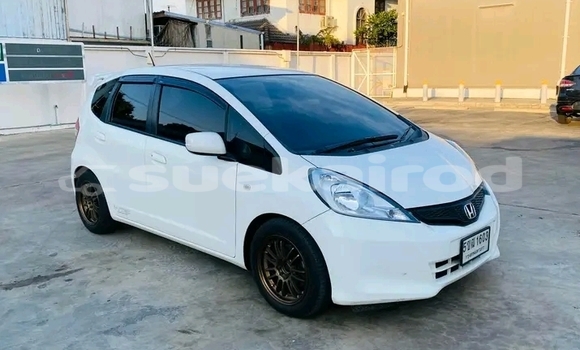 Buy Used Honda Jazz White Car in Chai Nat in Chai Nat Buy Used Honda Jazz White Car in Chai Nat in Chai Nat