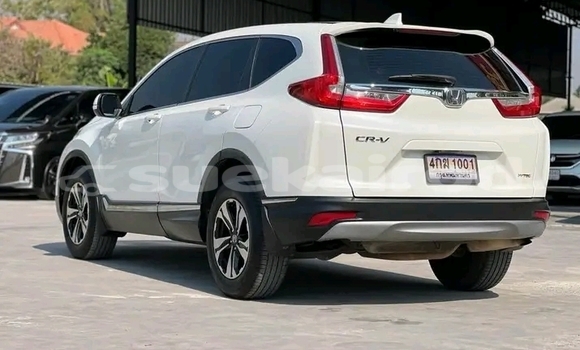 ซื้อ รถมือสอง Honda CR–V ขาว รถยนต์ ใน %{เมือง} ใน ฉะเชิงเทรา