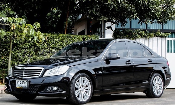 ซื้อ รถมือสอง Mercedes-Benz C-Classe สีดำ รถยนต์ ใน %{เมือง} ใน นนทบุรี