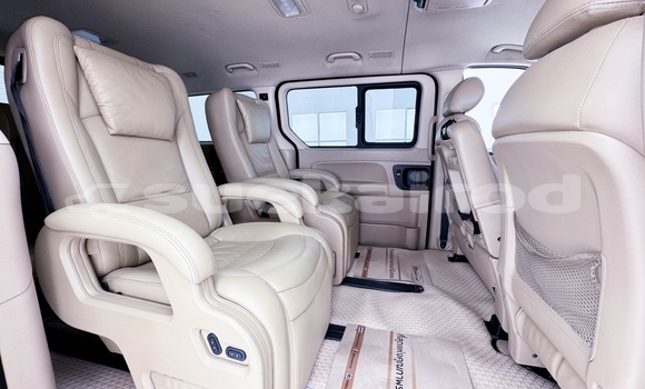 ซื้อ รถมือสอง Hyundai H1 สีดำ รถยนต์ ใน %{เมือง} ใน นนทบุรี ซื้อ รถมือสอง Hyundai H1 สีดำ รถยนต์ ใน %{เมือง} ใน นนทบุรี