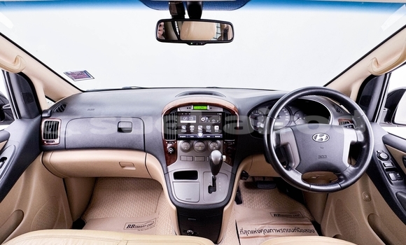 ซื้อ รถมือสอง Hyundai H1 สีดำ รถยนต์ ใน %{เมือง} ใน นนทบุรี ซื้อ รถมือสอง Hyundai H1 สีดำ รถยนต์ ใน %{เมือง} ใน นนทบุรี