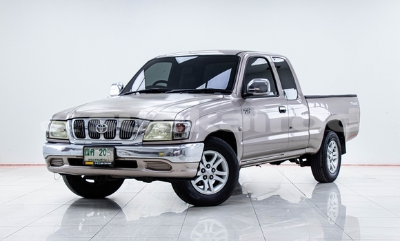 ซื้อ รถมือสอง Toyota Hilux สีน้ำตาล รถยนต์ ใน %{เมือง} ใน นนทบุรี
