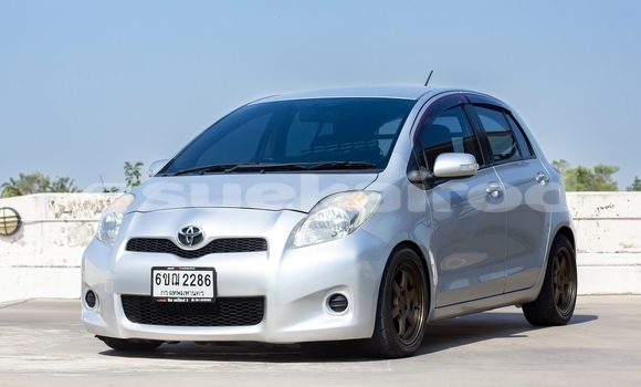 ซื้อ รถมือสอง Toyota Yaris อื่น ๆ รถยนต์ ใน %{เมือง} ใน นนทบุรี