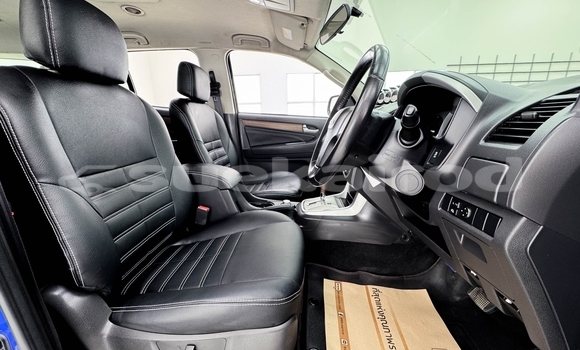 Buy Used Isuzu MU-X Blue Car in Nonthaburi in Nonthaburi Buy Used Isuzu MU-X Blue Car in Nonthaburi in Nonthaburi