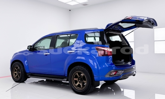 Buy Used Isuzu MU-X Blue Car in Nonthaburi in Nonthaburi Buy Used Isuzu MU-X Blue Car in Nonthaburi in Nonthaburi