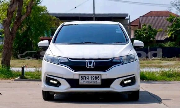 Buy Used Honda Jazz White Car in Chai Nat in Chai Nat Buy Used Honda Jazz White Car in Chai Nat in Chai Nat