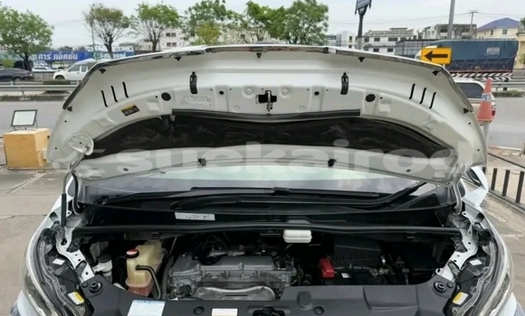 Buy Used Toyota Vellfire White Car in Kaeng Khlo in Chaiyaphum