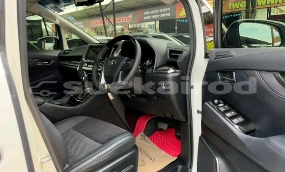 Buy Used Toyota Vellfire White Car in Kaeng Khlo in Chaiyaphum Buy Used Toyota Vellfire White Car in Kaeng Khlo in Chaiyaphum