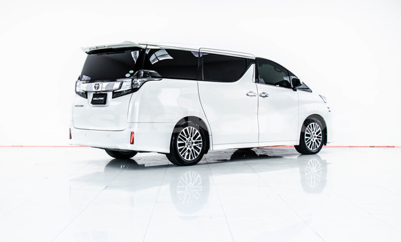 Buy Used Toyota Vellfire White Car in Bangkok in Bangkok Buy Used Toyota Vellfire White Car in Bangkok in Bangkok
