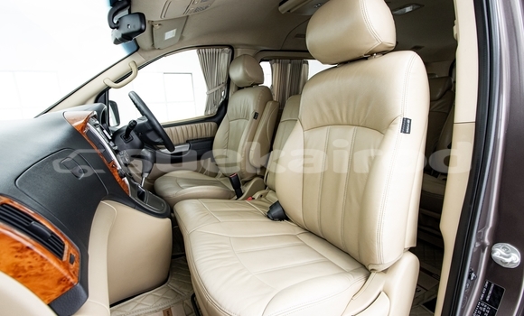 Buy Used Hyundai H1 Brown Car in Nonthaburi in Nonthaburi Buy Used Hyundai H1 Brown Car in Nonthaburi in Nonthaburi