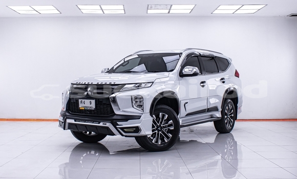 Buy Used Mitsubishi Pajero Sport White Car in Nonthaburi in Nonthaburi