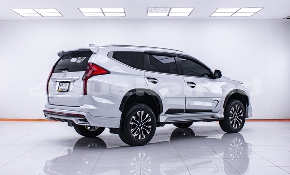 Buy Used Mitsubishi Pajero Sport White Car in Nonthaburi in Nonthaburi Buy Used Mitsubishi Pajero Sport White Car in Nonthaburi in Nonthaburi