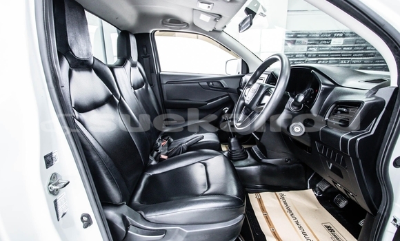 Buy Used Isuzu D–MAX White Car in Nonthaburi in Nonthaburi Buy Used Isuzu D–MAX White Car in Nonthaburi in Nonthaburi