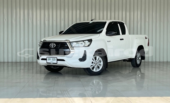 Buy Used Toyota Hiluxe Revo White Car in Pathum Thani in Pathum Thani