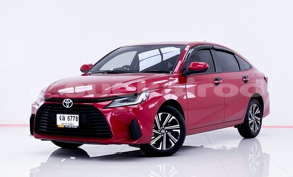 ซื้อ รถมือสอง Toyota Yaris Ativ สีแดง รถยนต์ ใน %{เมือง} ใน นนทบุรี
