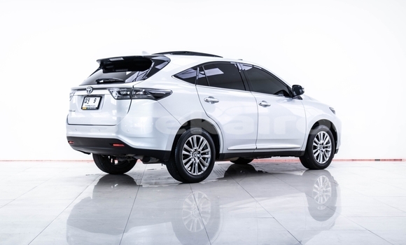 ซื้อ รถมือสอง Toyota Harrier สีดำ รถยนต์ ใน %{เมือง} ใน นนทบุรี ซื้อ รถมือสอง Toyota Harrier สีดำ รถยนต์ ใน %{เมือง} ใน นนทบุรี