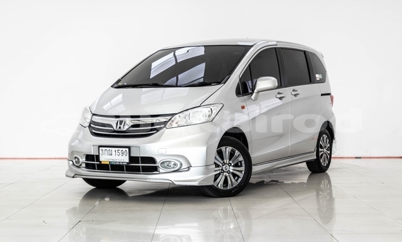 ซื้อ รถมือสอง Honda Freed อื่น ๆ รถยนต์ ใน %{เมือง} ใน นนทบุรี