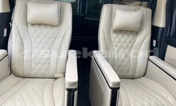 Buy Used Toyota Alphard White Car in Nonthaburi in Nonthaburi Buy Used Toyota Alphard White Car in Nonthaburi in Nonthaburi
