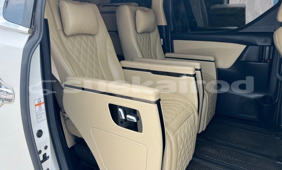 Buy Used Toyota Alphard White Car in Nonthaburi in Nonthaburi Buy Used Toyota Alphard White Car in Nonthaburi in Nonthaburi