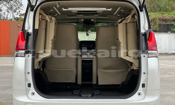 Buy Used Toyota Alphard White Car in Nonthaburi in Nonthaburi Buy Used Toyota Alphard White Car in Nonthaburi in Nonthaburi